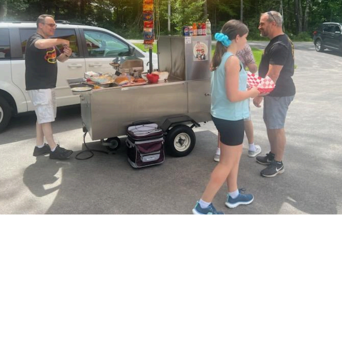 Manch Vegas cart serving customers